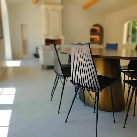 Exotic 4 Bedroom Near Aix En Provence Villa Nizza