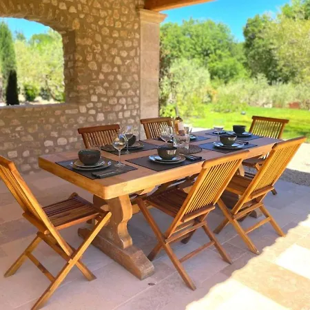 Exotic 4 Bedroom Near Aix En Provence Villa