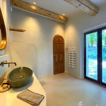 Exotic 4 Bedroom Near Aix En Provence Villa Nizza