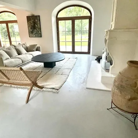 Exotic 4 Bedroom Near Aix En Provence * Nizza