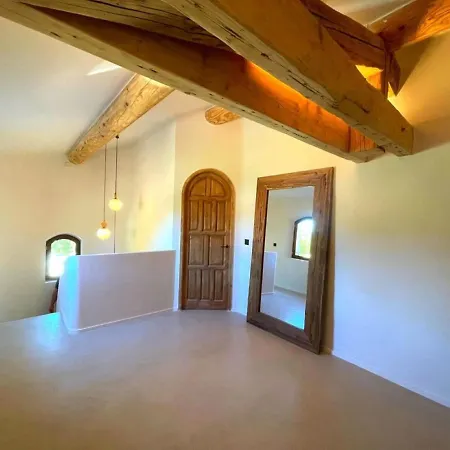 Exotic 4 Bedroom Near Aix En Provence 尼斯